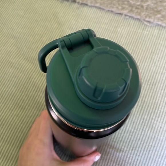 Lululemon water bottle - Picture 4 of 4